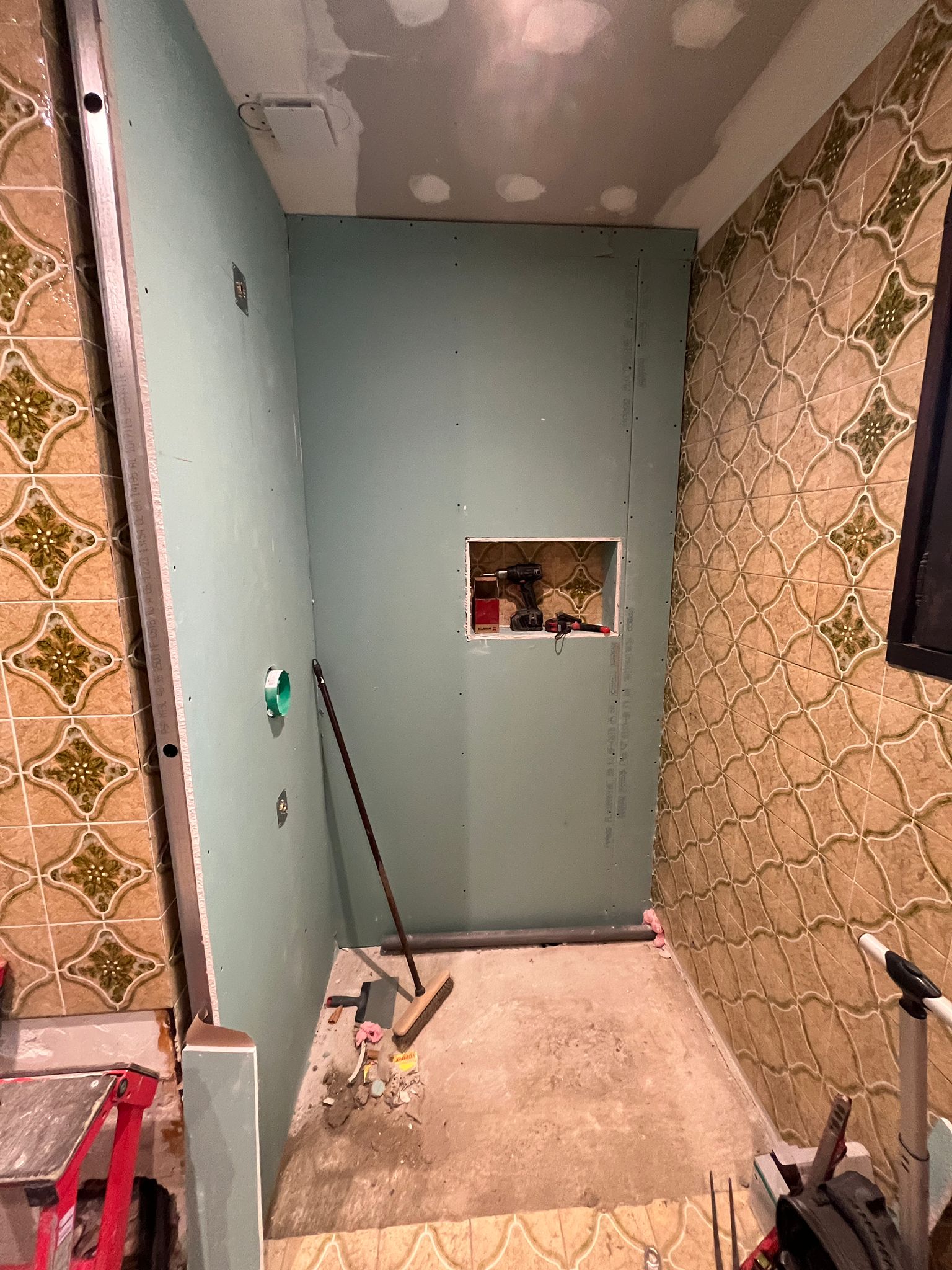 Création niche dans l'espace douche